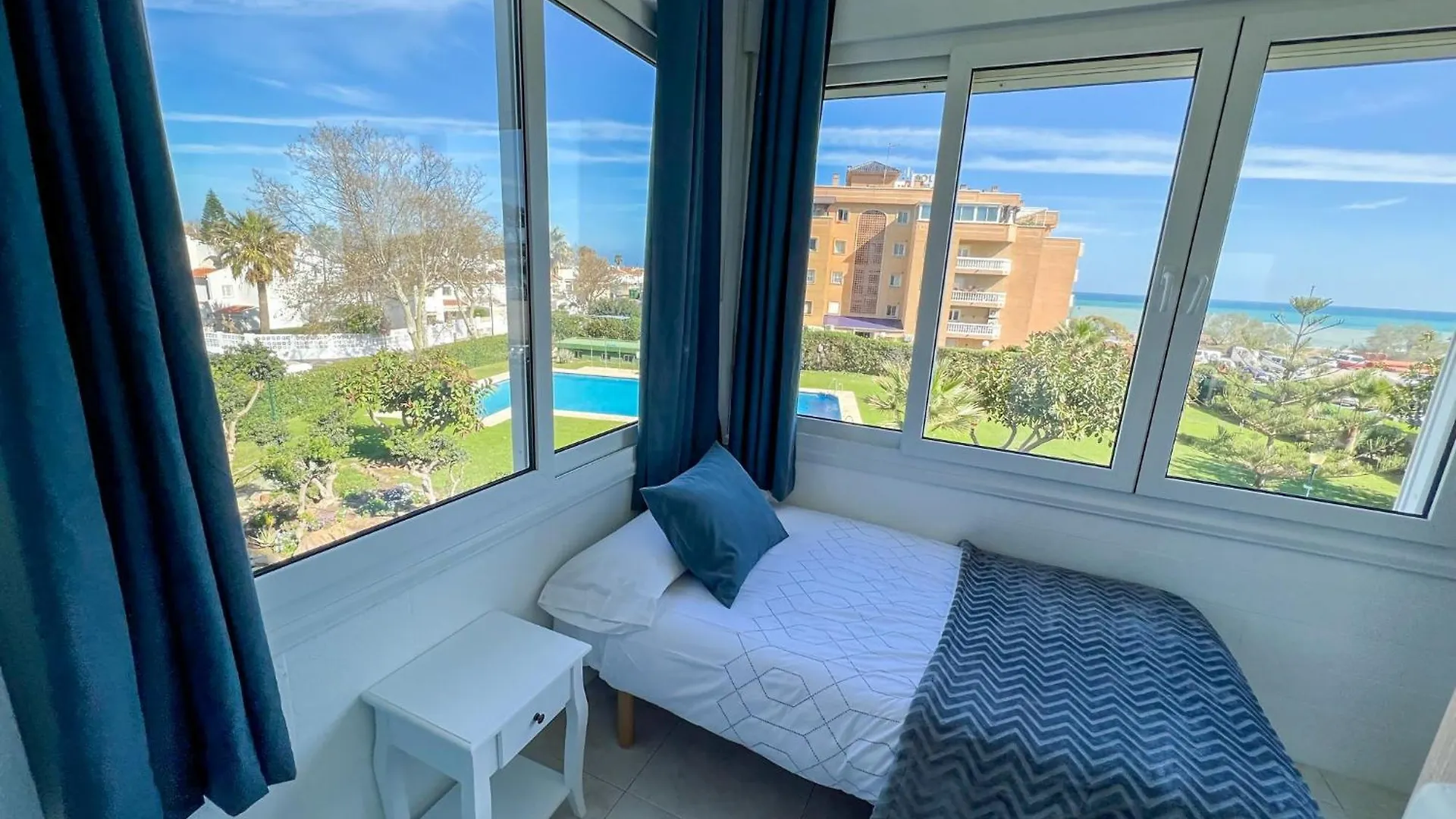 Apartamento Con Vistas Al Mar A 1 Min De La Playa Malaga Apartment